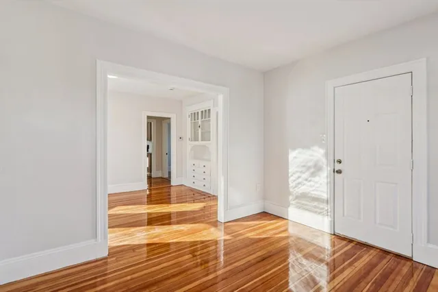 $3,300 | 559 Hyde Park Avenue, Unit 3, Boston, MA 02131