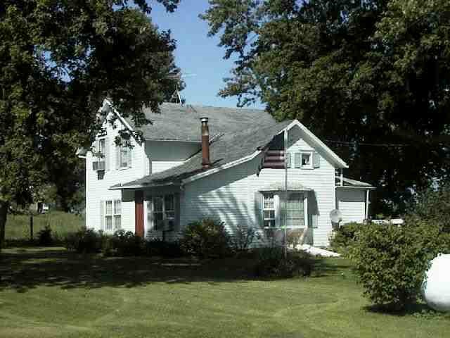 11835 Grange Road Lanark, IL 61046 - Photo 1 of 9 a front view of a house with a yard