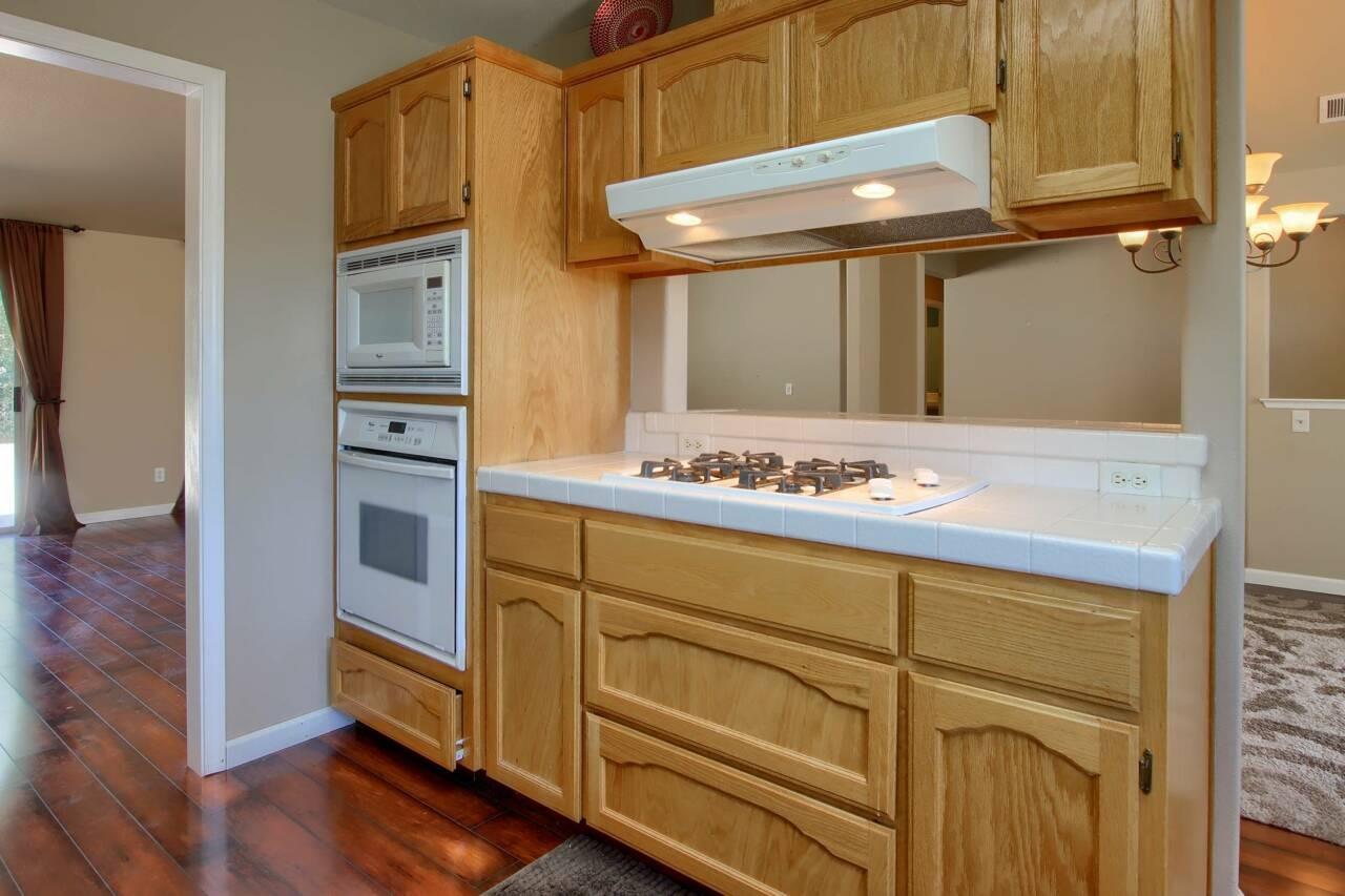 46911 Veater Ranch Road Coarsegold, CA 93614 - Photo 14 of 41 a bathroom with a sink and a mirror