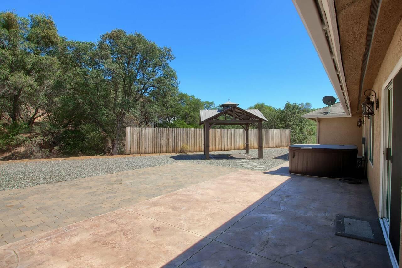 46911 Veater Ranch Road Coarsegold, CA 93614 - Photo 30 of 41 a view of a backyard