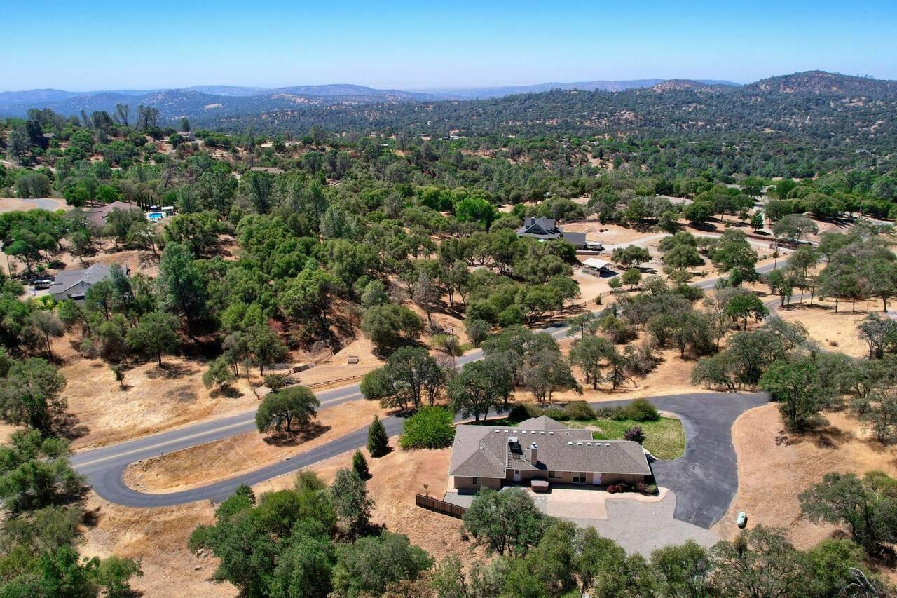46911 Veater Ranch Road Coarsegold, CA 93614 - Photo 40 of 41 an aerial view of residential houses with outdoor space