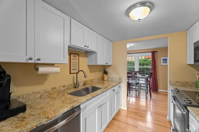 $445,000 | 3 Whitehall Pond, Unit 3, Stonington, CT 06355