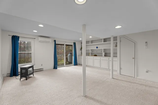 $445,000 | 3 Whitehall Pond, Unit 3, Stonington, CT 06355