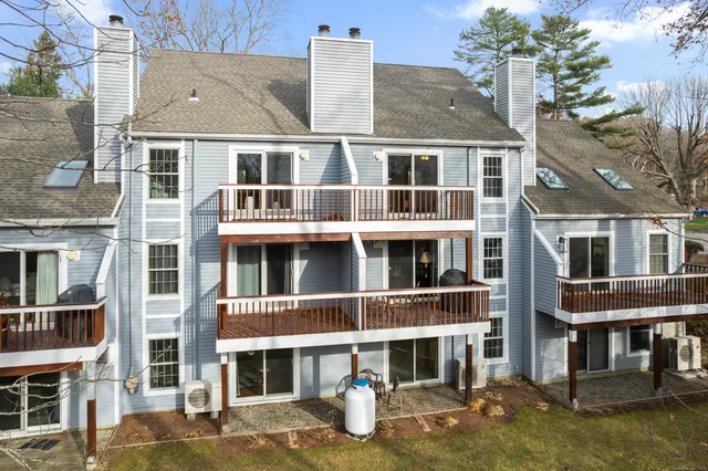 $445,000 | 3 Whitehall Pond, Unit 3, Stonington, CT 06355