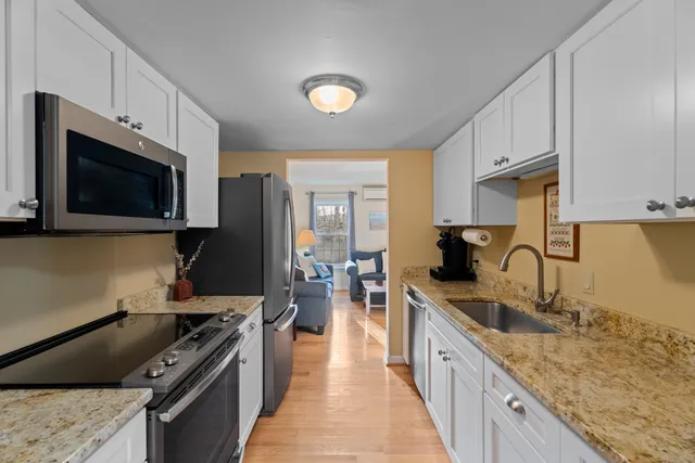 $445,000 | 3 Whitehall Pond, Unit 3, Stonington, CT 06355