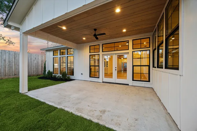 a view of an entryway