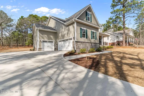$544,900 | 180 Longleaf Drive, Seven Lakes, NC 27376