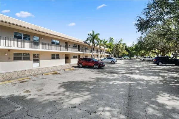 $995 | 1560 Colonial Boulevard, Unit 234, Fort Myers, FL 33907