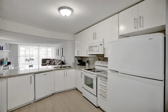 $259,000 | 1770 Northeast 191st Street, Unit 7161, Miami, FL 33179