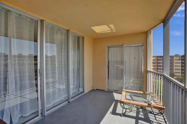 $259,000 | 1770 Northeast 191st Street, Unit 7161, Miami, FL 33179