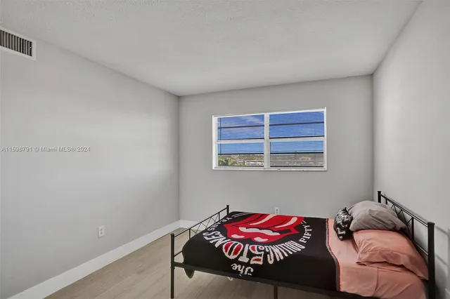 $259,000 | 1770 Northeast 191st Street, Unit 7161, Miami, FL 33179