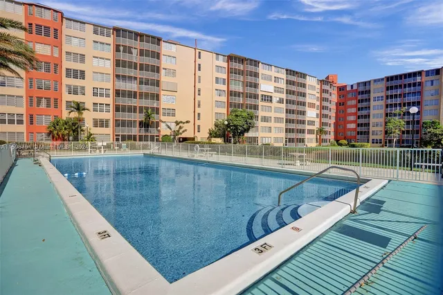 $259,000 | 1770 Northeast 191st Street, Unit 7161, Miami, FL 33179