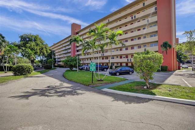 $259,000 | 1770 Northeast 191st Street, Unit 7161, Miami, FL 33179