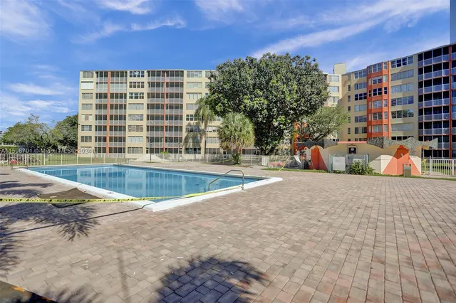 $259,000 | 1770 Northeast 191st Street, Unit 7161, Miami, FL 33179