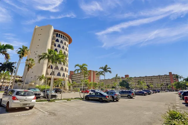 $259,000 | 1770 Northeast 191st Street, Unit 7161, Miami, FL 33179