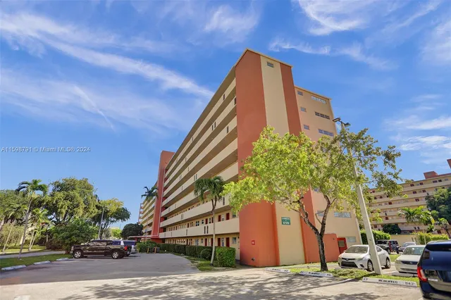 $259,000 | 1770 Northeast 191st Street, Unit 7161, Miami, FL 33179