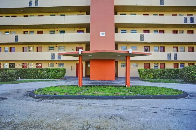 $259,000 | 1770 Northeast 191st Street, Unit 7161, Miami, FL 33179