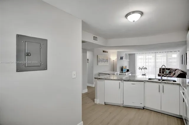 $259,000 | 1770 Northeast 191st Street, Unit 7161, Miami, FL 33179