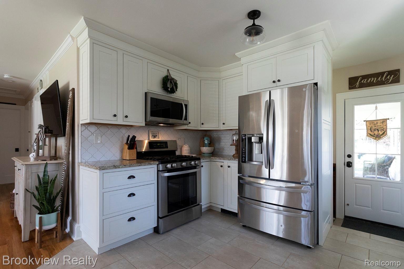 270 Winry Drive Rochester, MI 48307 - Photo 7 of 28 20.jpg