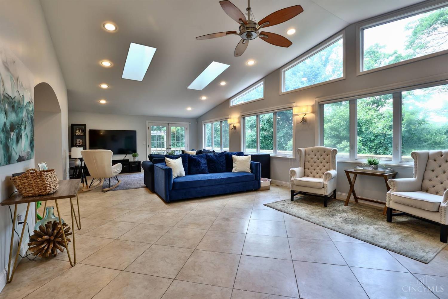 572 Locust Corner Road Cincinnati, OH 45245 - Photo 9 of 80 Gallery Image 9