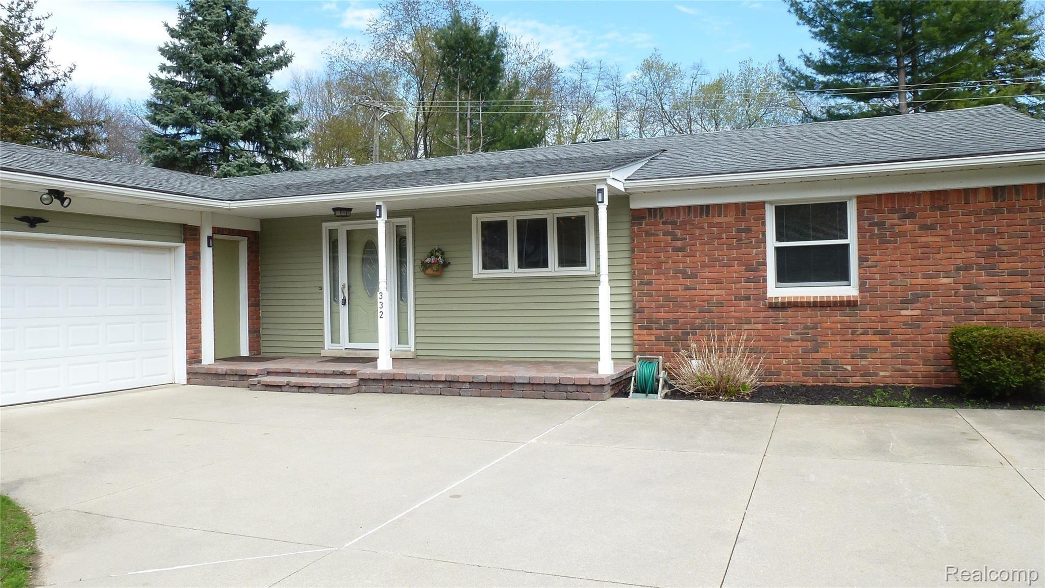332 Texas Avenue Rochester, MI 48309 - Photo 2 of 28 P1030064.JPG
