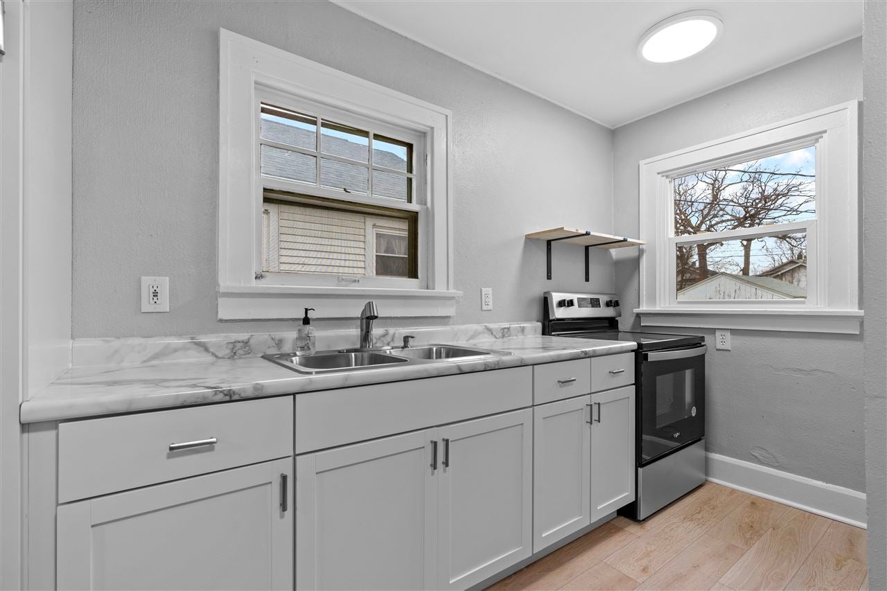1129 Center Point Road Northeast Cedar Rapids, IA 52402 - Photo 12 of 17 Gallery Image 12