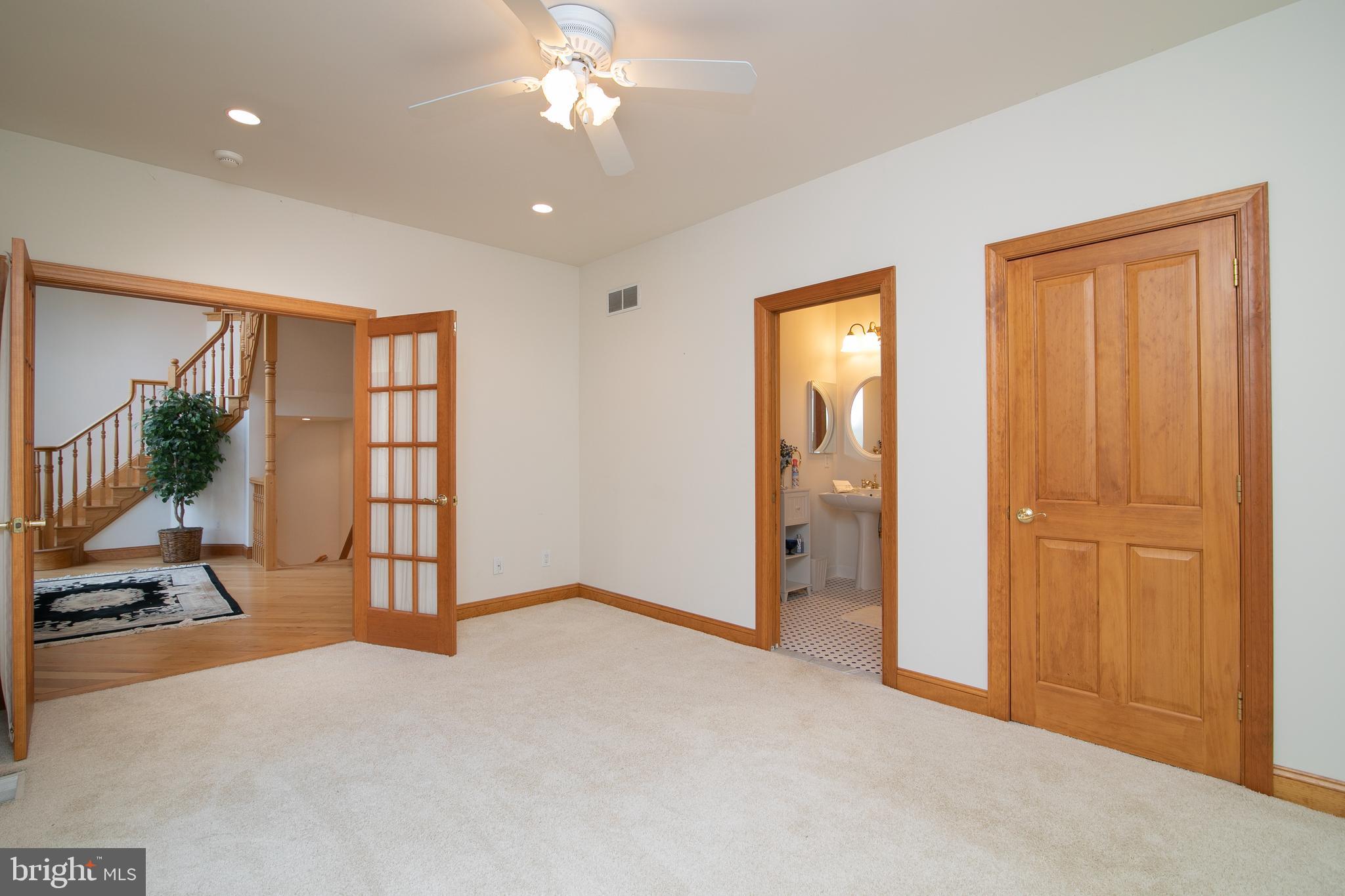 290 Hopewell Road Medford, NJ 08055 - Photo 32 of 64 Main floor bedroom with bathroom