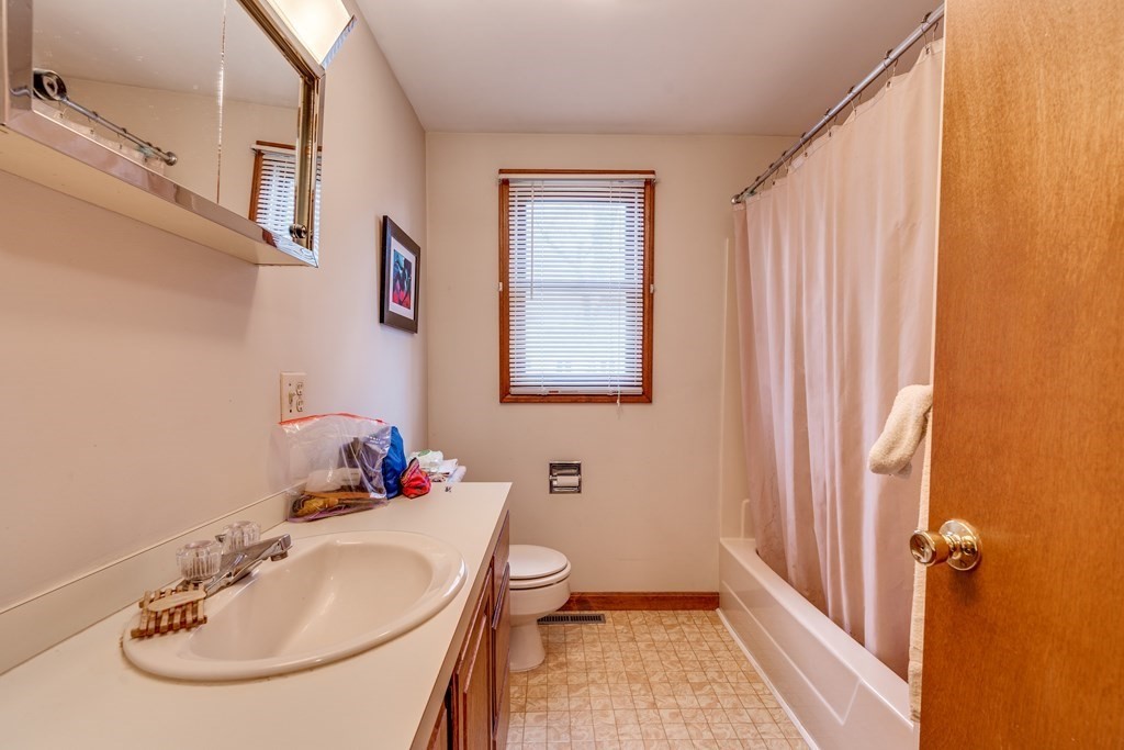 57 Champlain Street Springfield, MA 01151 - Photo 17 of 22 Gallery Image 17