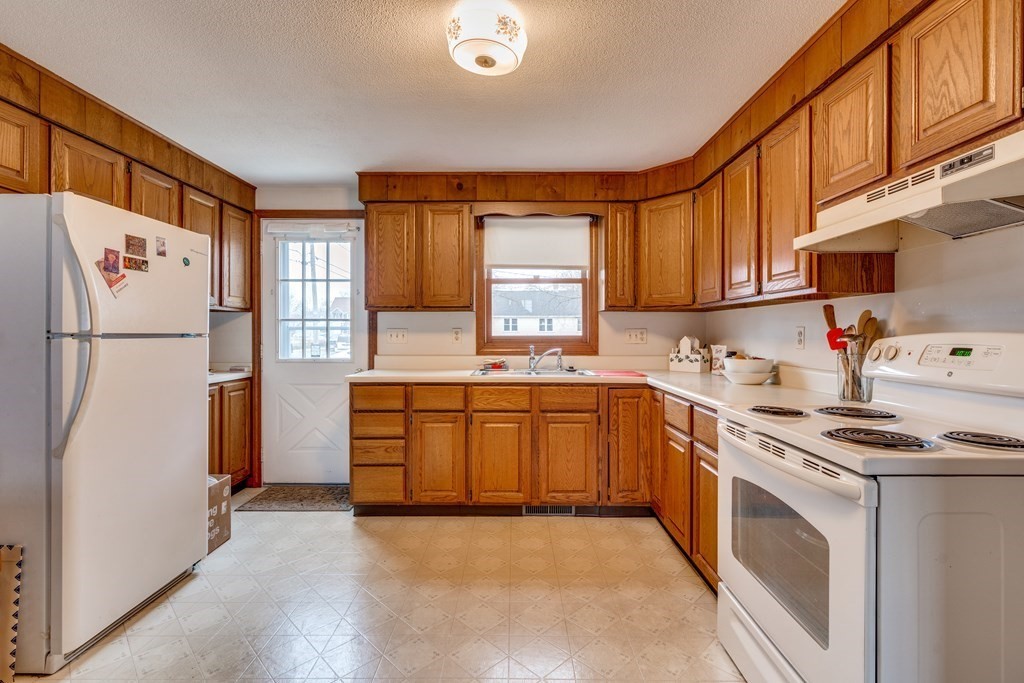 57 Champlain Street Springfield, MA 01151 - Photo 6 of 22 Gallery Image 6
