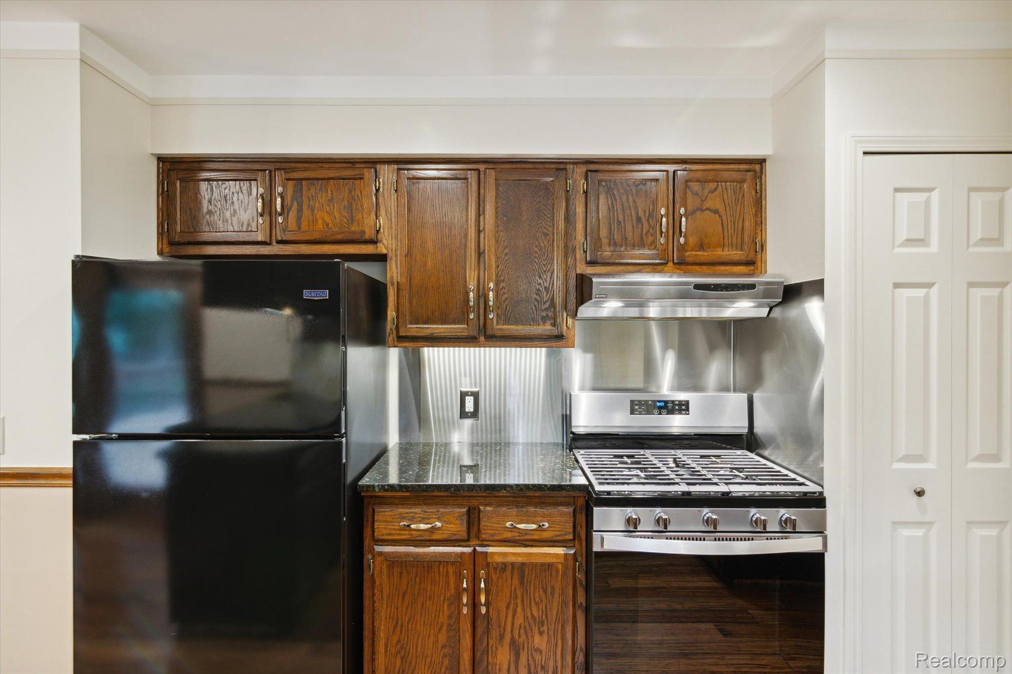 4384 Regency Road Swartz Creek, MI 48473 - Photo 11 of 47 Newer Appliances