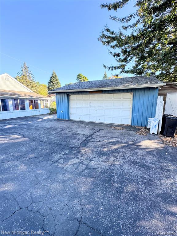 1238 South Genesee Road Burton, MI 48509 - Photo 25 of 38