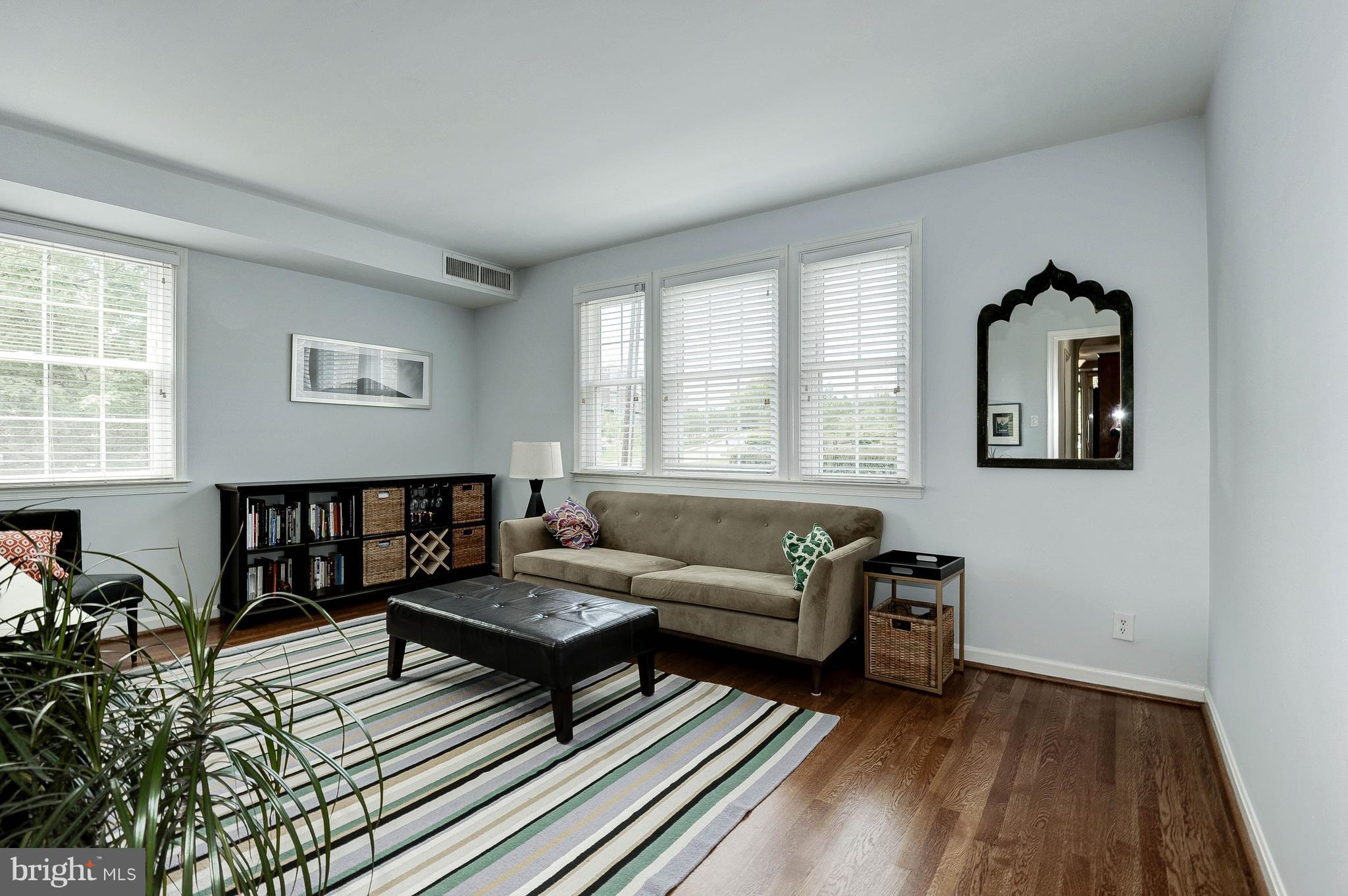 3 Russell Road, Unit 3D Alexandria, VA 22301 - Photo 3 of 30 Living Room