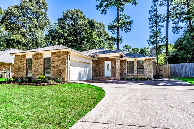 $339,990 | 1810 Greentree Drive, Huntsville, TX 77340
