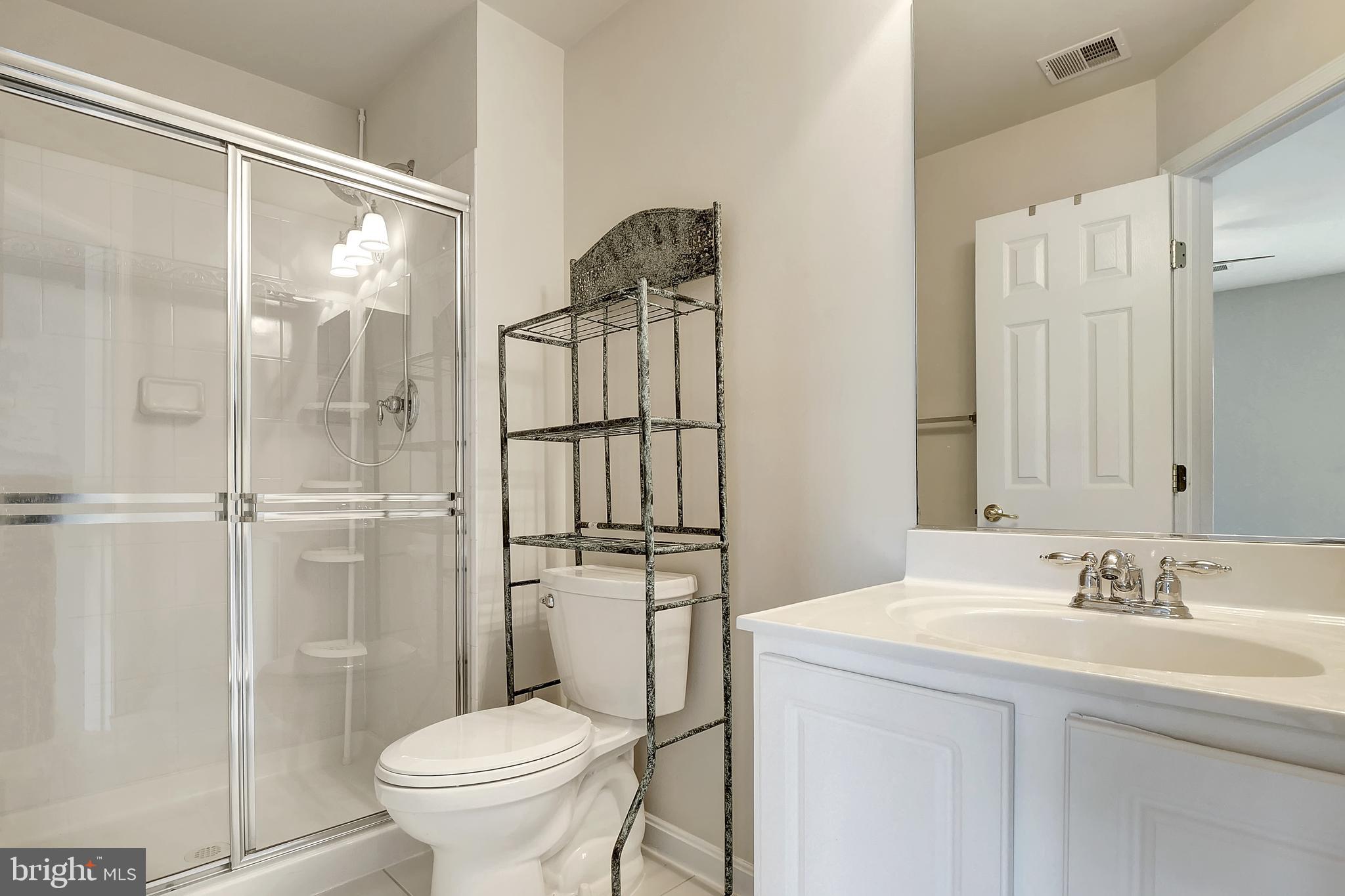 2683 Cast Off Loop Woodbridge, VA 22191 - Photo 29 of 46 Bathroom en suite for Bedroom 2