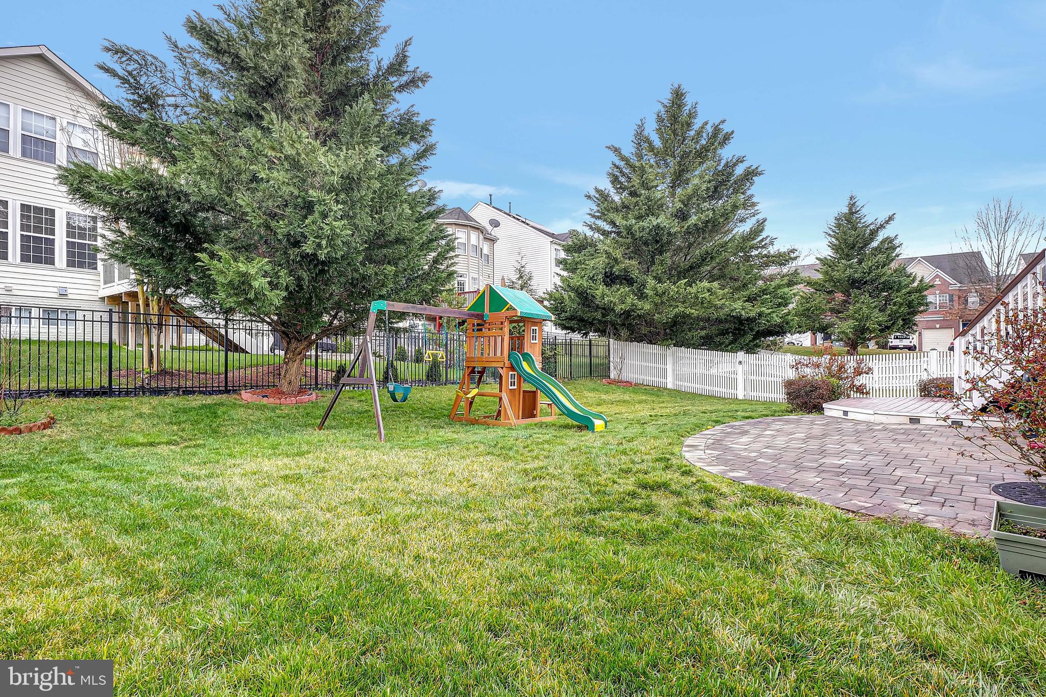 2683 Cast Off Loop Woodbridge, VA 22191 - Photo 4 of 46 Nice Fenced-in yard