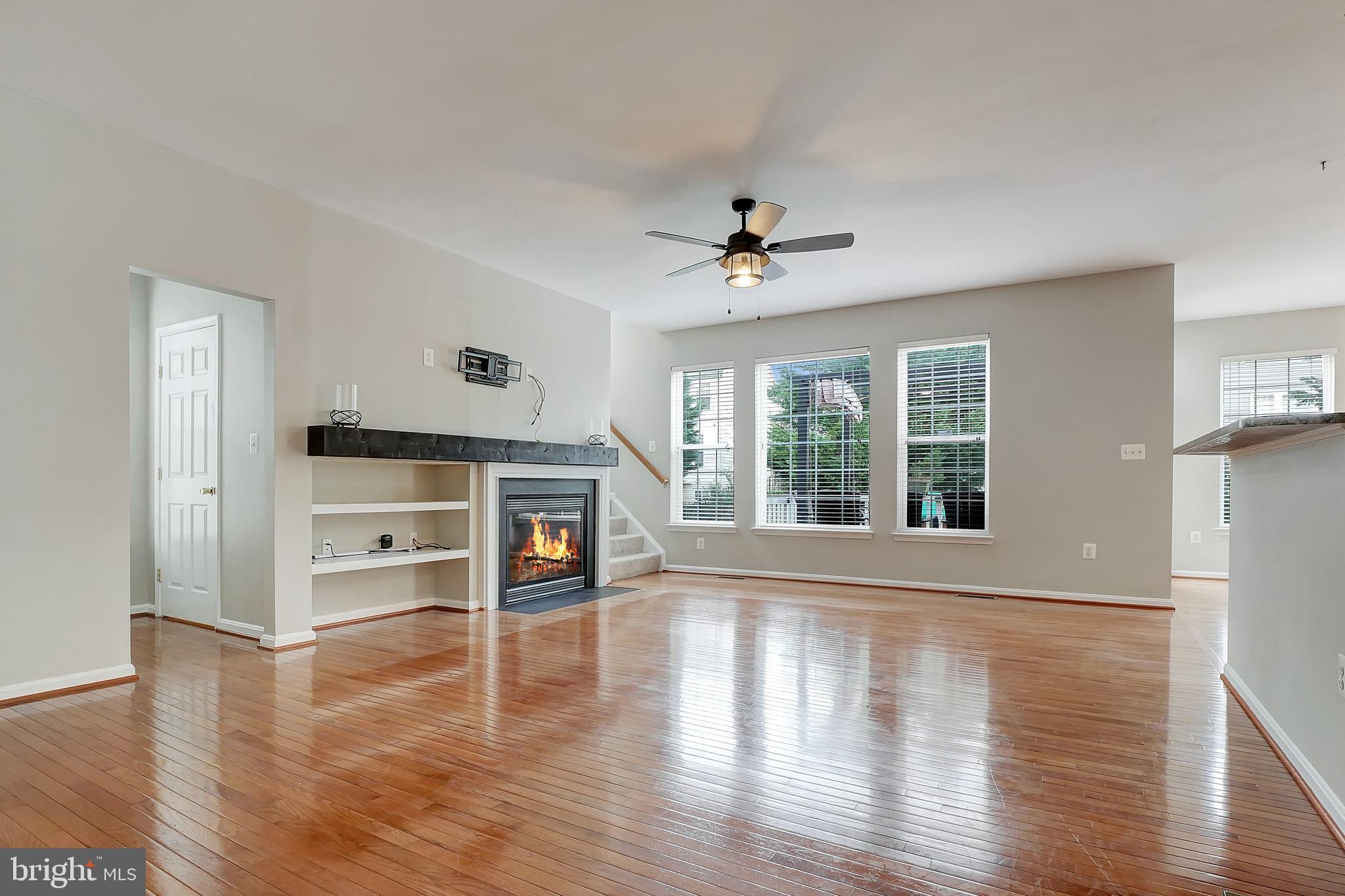 2683 Cast Off Loop Woodbridge, VA 22191 - Photo 10 of 46 Living Room