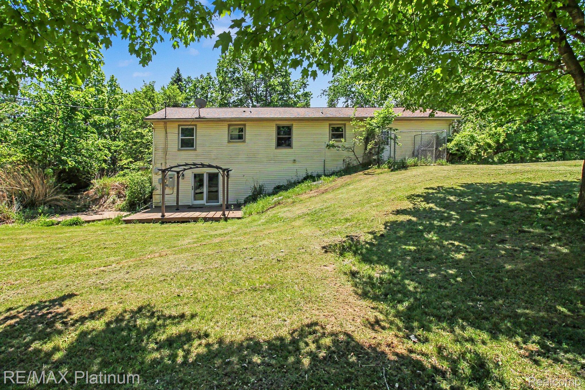 2647 Curdy Road Howell, MI 48855 - Photo 26 of 34 028_file_1757.jpg