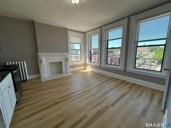 $1,395 | 460 Main Street, Unit 11, Middletown, CT 06457
