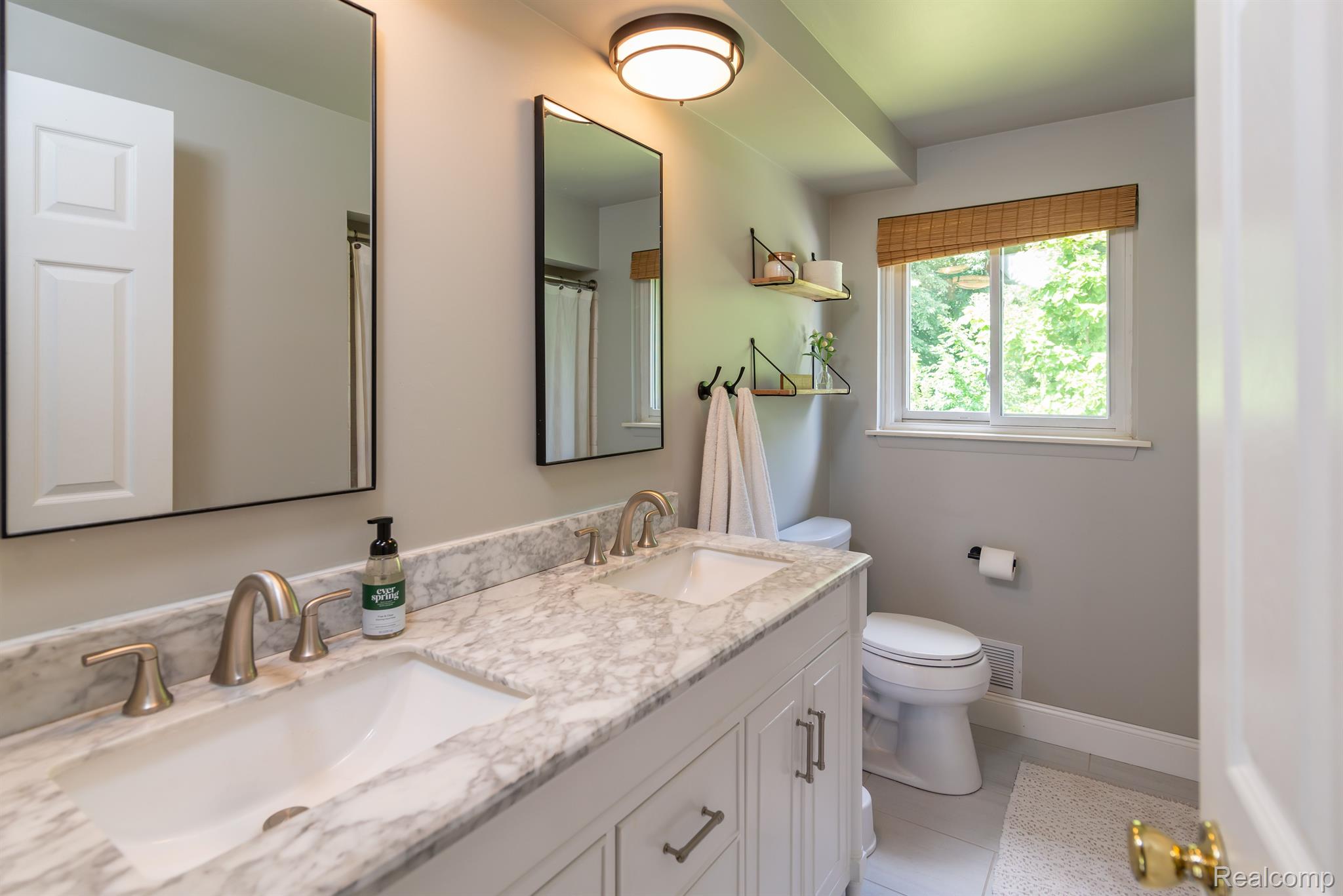 43014 Arlington Road Canton, MI 48187 - Photo 22 of 31 Gallery Image 22