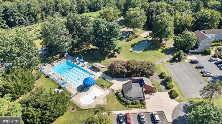 1806 North Shore Court Reston, VA 20190 - Photo 56 of 58 Secluded community pool