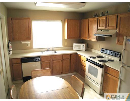 833 Vail Road Monroe Township, NJ 08831 - Photo 3 of 13 Gallery Image 3