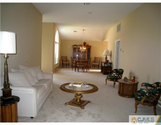 833 Vail Road Monroe Township, NJ 08831 - Photo 6 of 13 Gallery Image 6