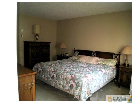 833 Vail Road Monroe Township, NJ 08831 - Photo 8 of 13 Gallery Image 8