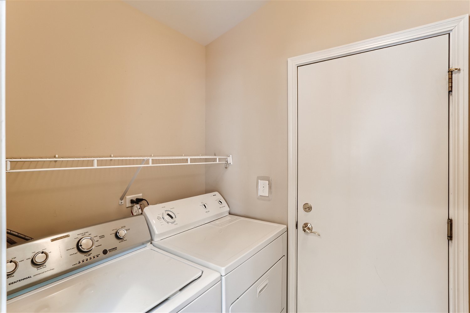 1840 Beachview Road Pingree Grove, IL 60140 - Photo 17 of 28 a utility room with dryer and washer