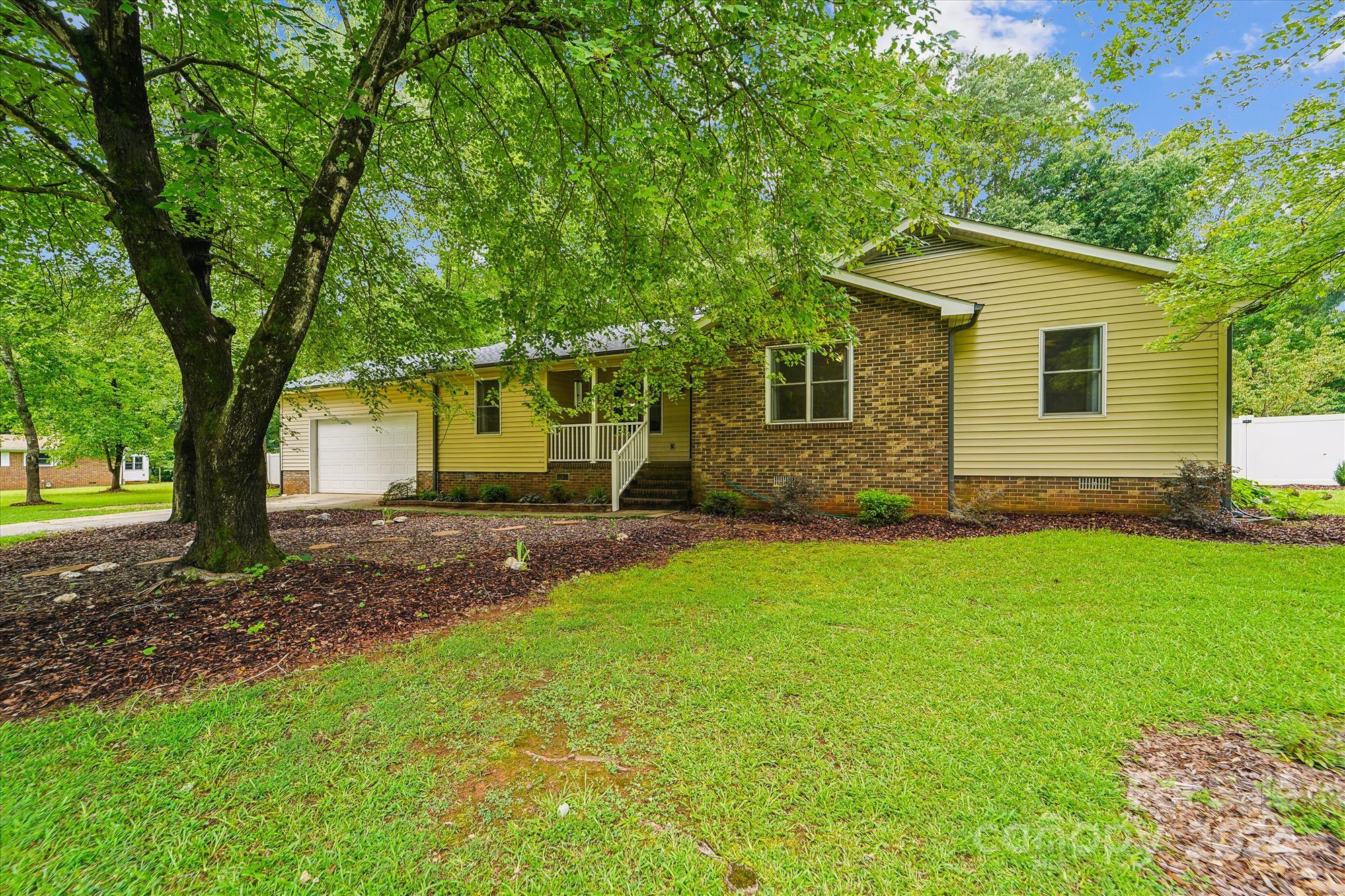 1585 Bloomfield Road Rock Hill, SC 29732 - Photo 1 of 34 Gallery Image 1