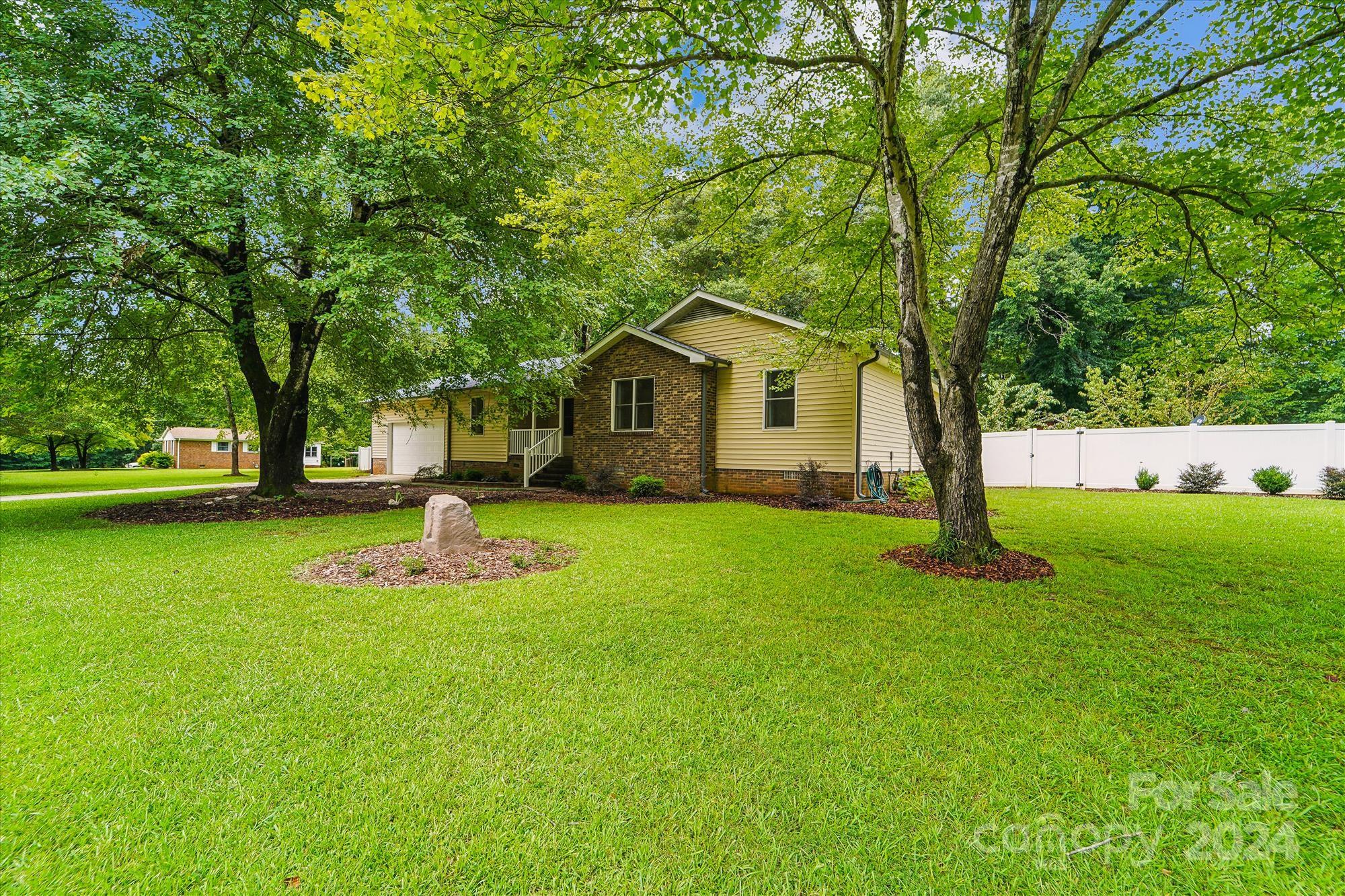 1585 Bloomfield Road Rock Hill, SC 29732 - Photo 2 of 34 Gallery Image 2