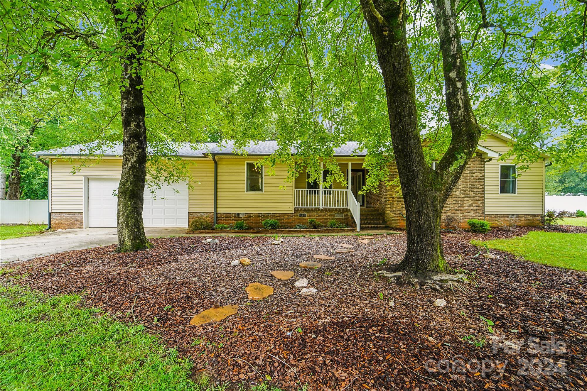 1585 Bloomfield Road Rock Hill, SC 29732 - Photo 4 of 34 Gallery Image 4