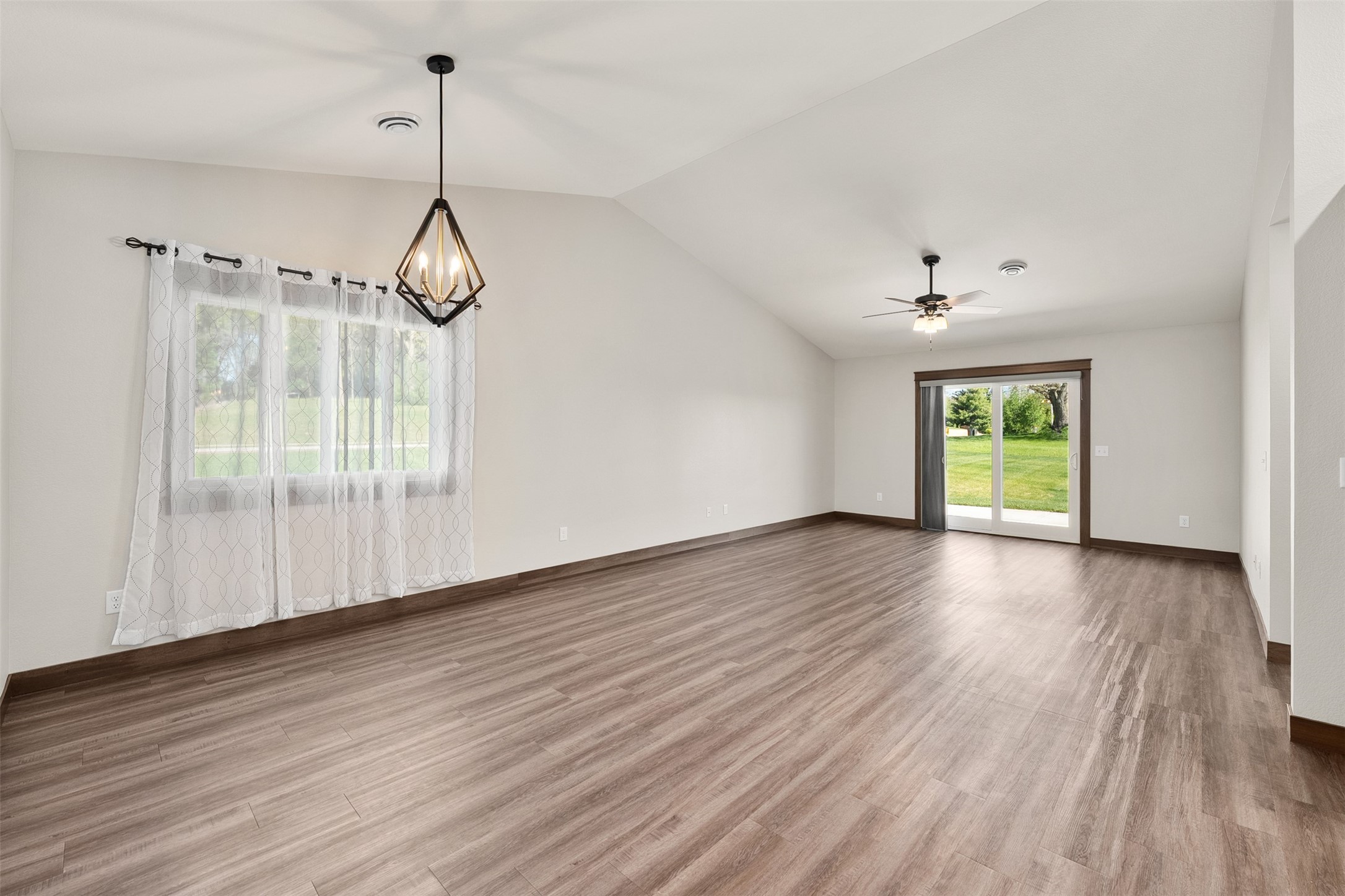 938 Jeffers Ridge Eau Claire, WI 54703 - Photo 6 of 26
