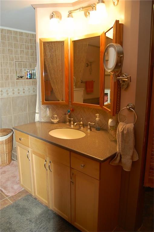 522 Shady Nook Road West Newfield, ME 04095 - Photo 17 of 30 1st floor full Bath.