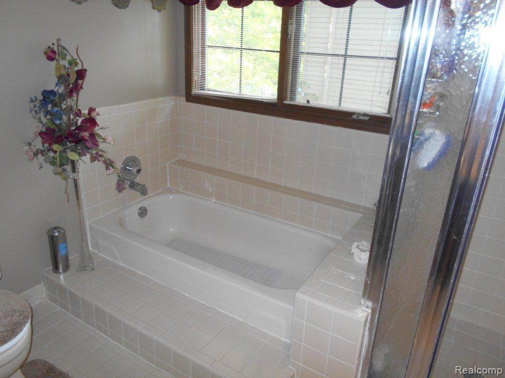 736 Stanford Circle Rochester, MI 48309 - Photo 22 of 41 DSCN0169.jpg